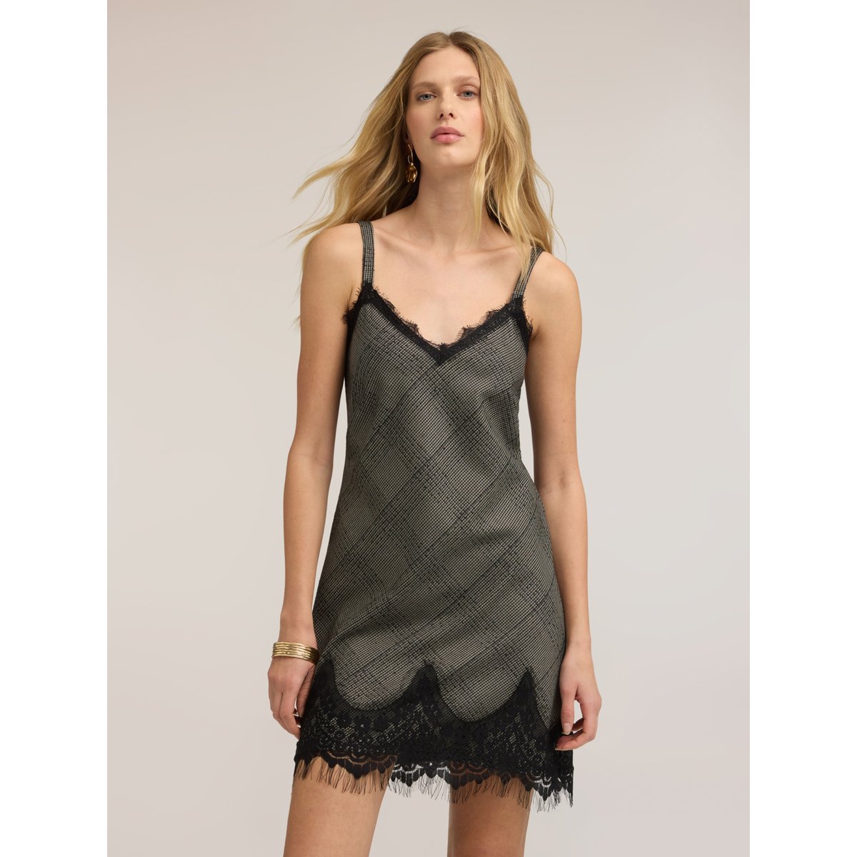 Robe mini à volant noir, MOTIVI