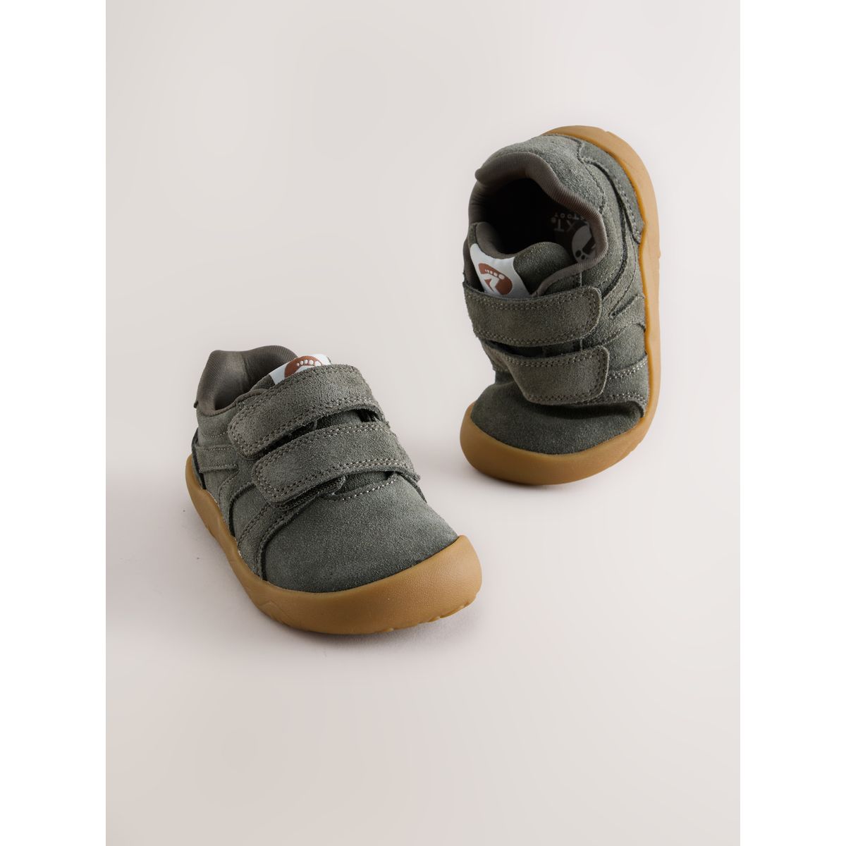 Baskets cuir scratch effet pieds nus vert kaki, NEXT