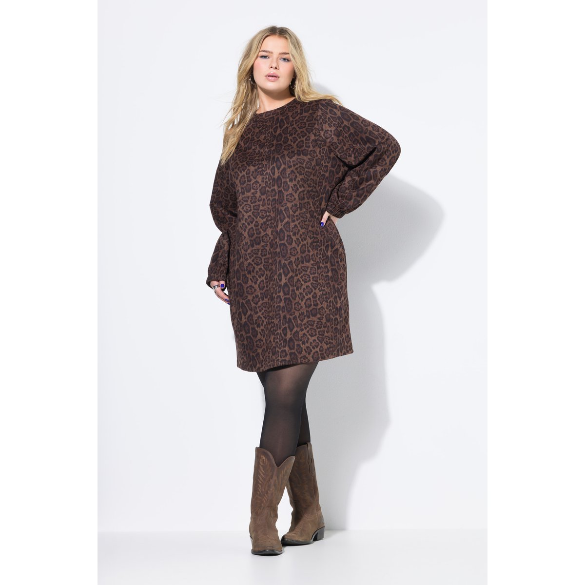 Robe oversize en suède avec motif léopard daim foncé, STUDIO UNTOLD