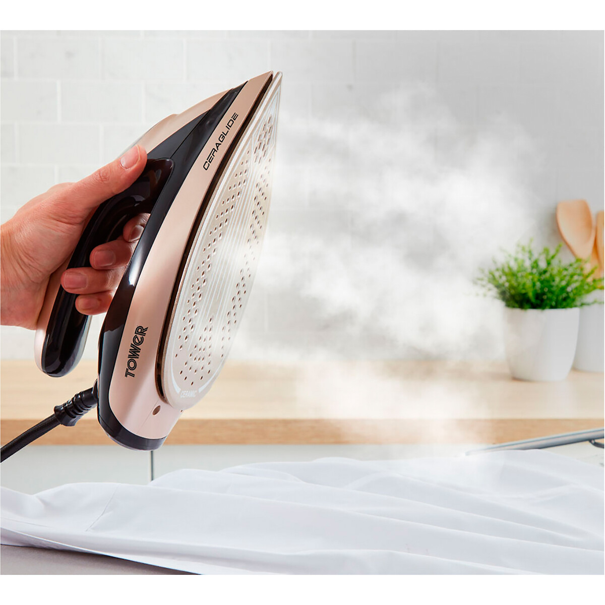 CeraGlide 2400W Steam Generator Iron - T22024 gold-coloured, TOWER