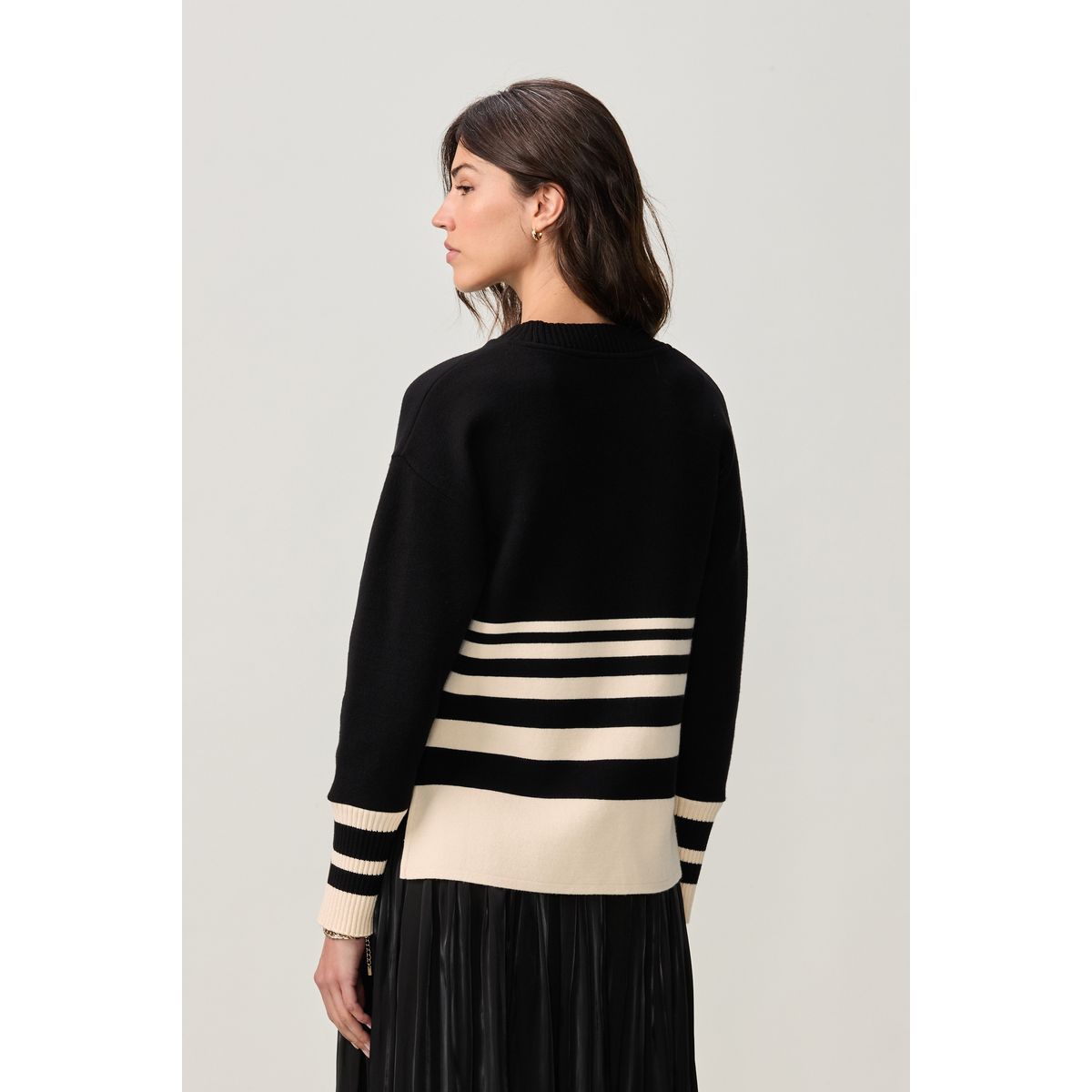 Pull ras du cou compact et confortable fendu rayure monochrome noir/crème écru, NEXT