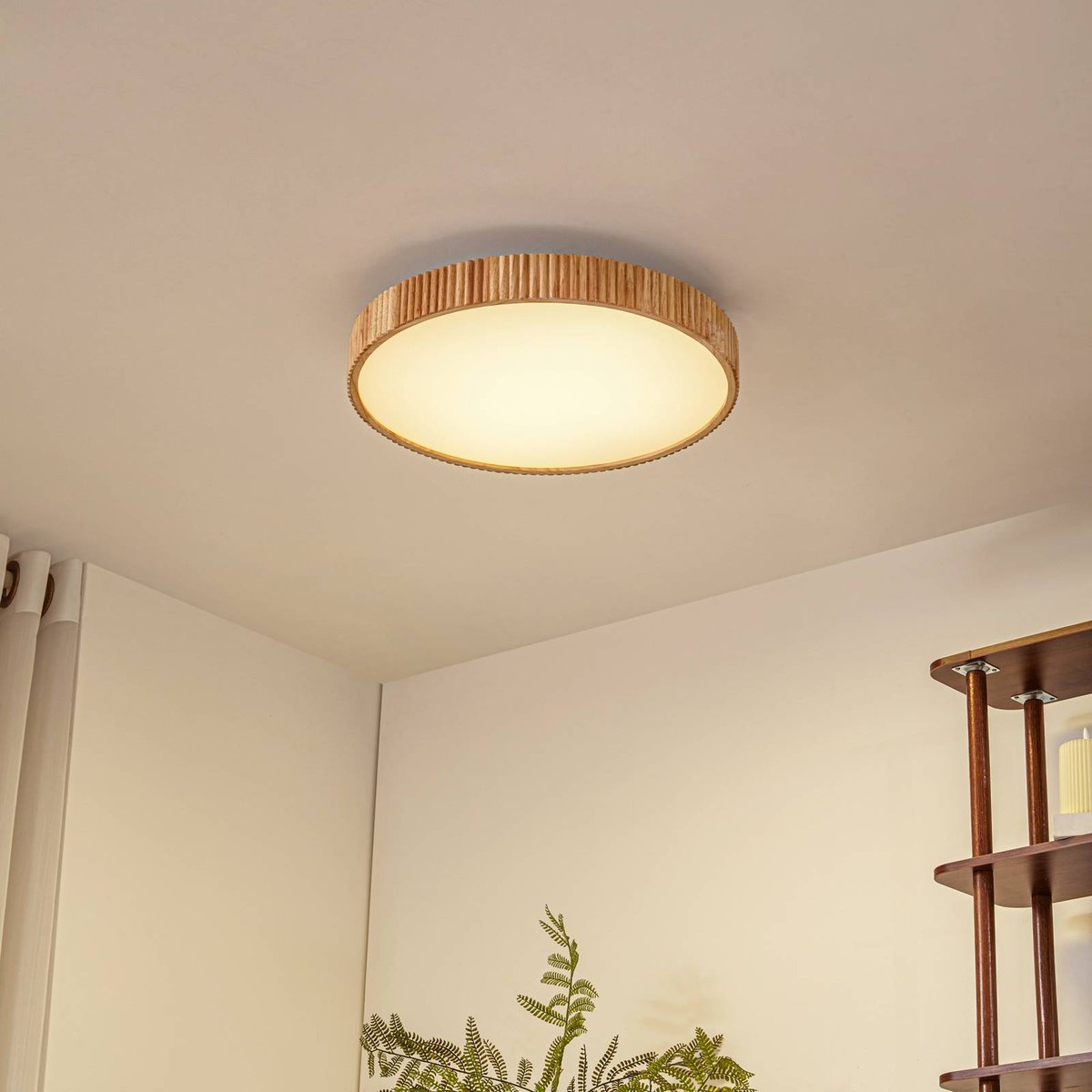 Plafonnier en bois moderneLED, Velua blanc, bois clair, LINDBY
