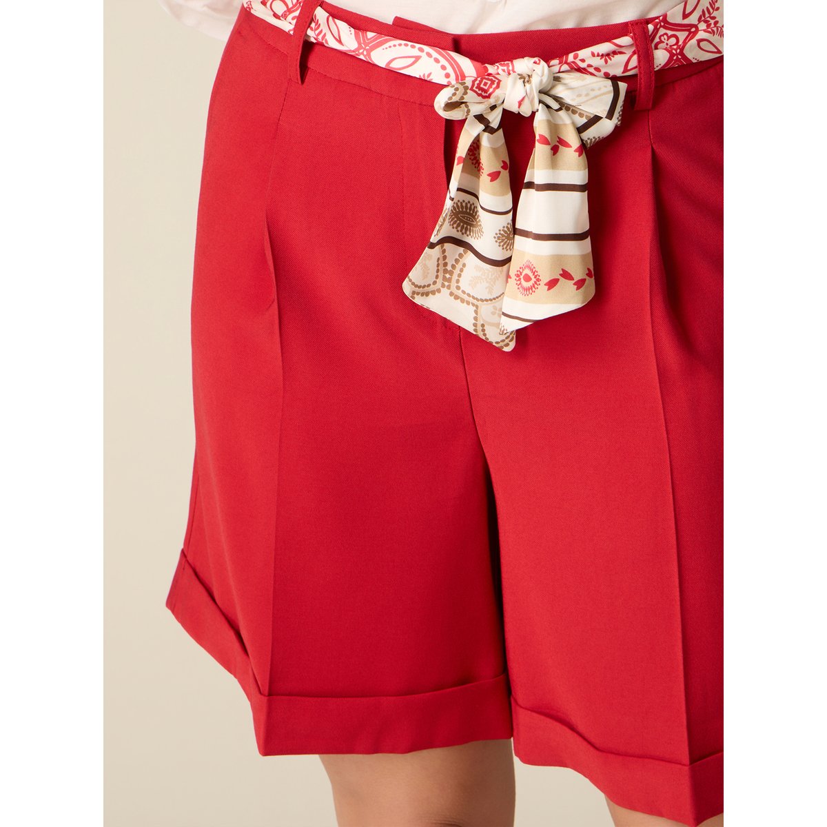 Bermuda avec ceinture fantaisie. rouge, OLTRE