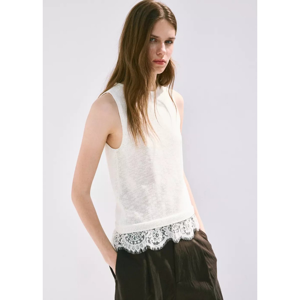 Top en maille avec détail de dentelle écru, MANGO