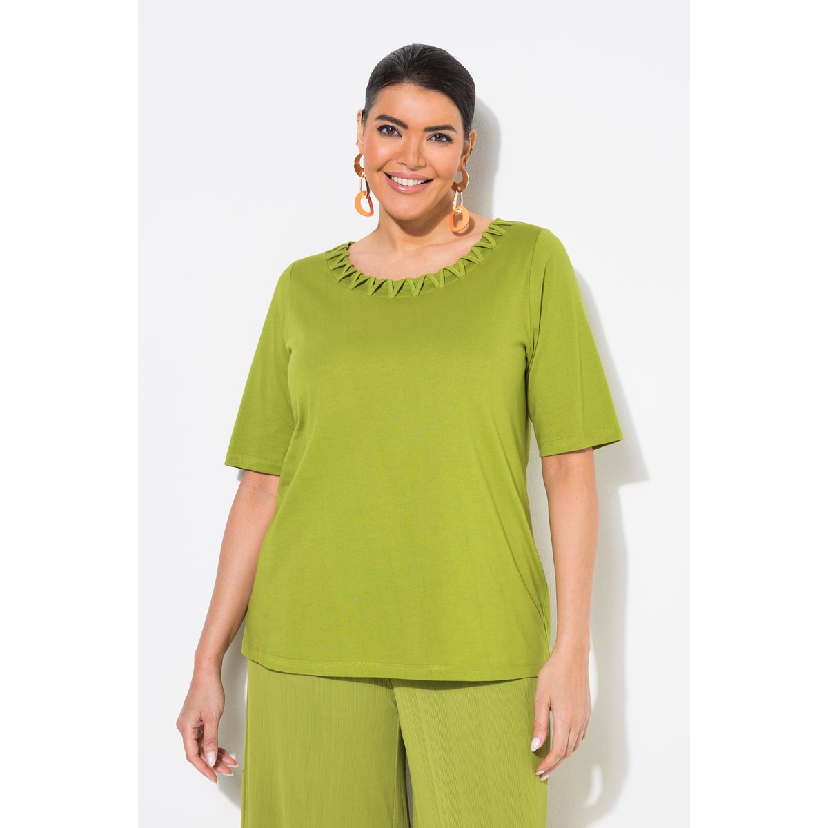 T-shirt à manches courtes. Décolleté rond vert gazon, ULLA POPKEN