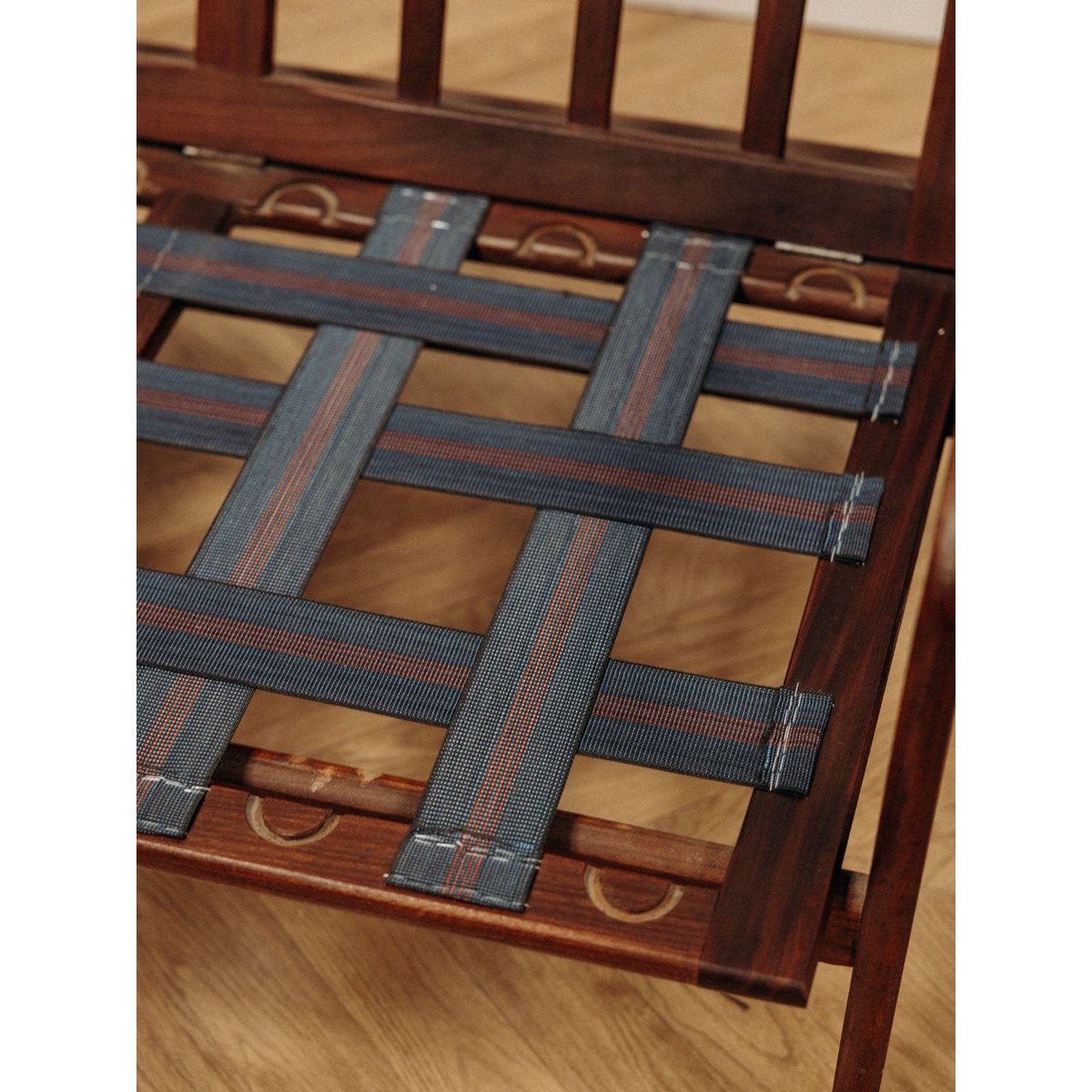 Banquette jaune moutarde day bed Clara N°141 - Bon état bois foncé, DEBONGOUT