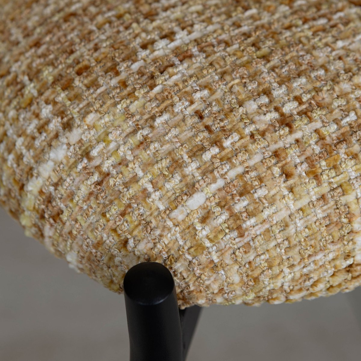 Table effet bois 200cm + 6 fauteuils en tissu noyer / ocre, NOW'S HOME