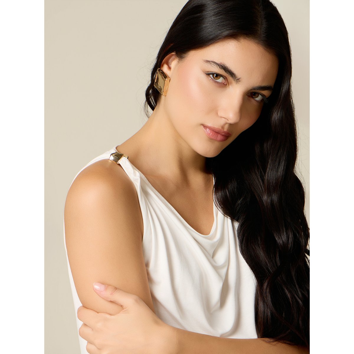 Top avec drapé et fermoir métallique blanc, OLTRE