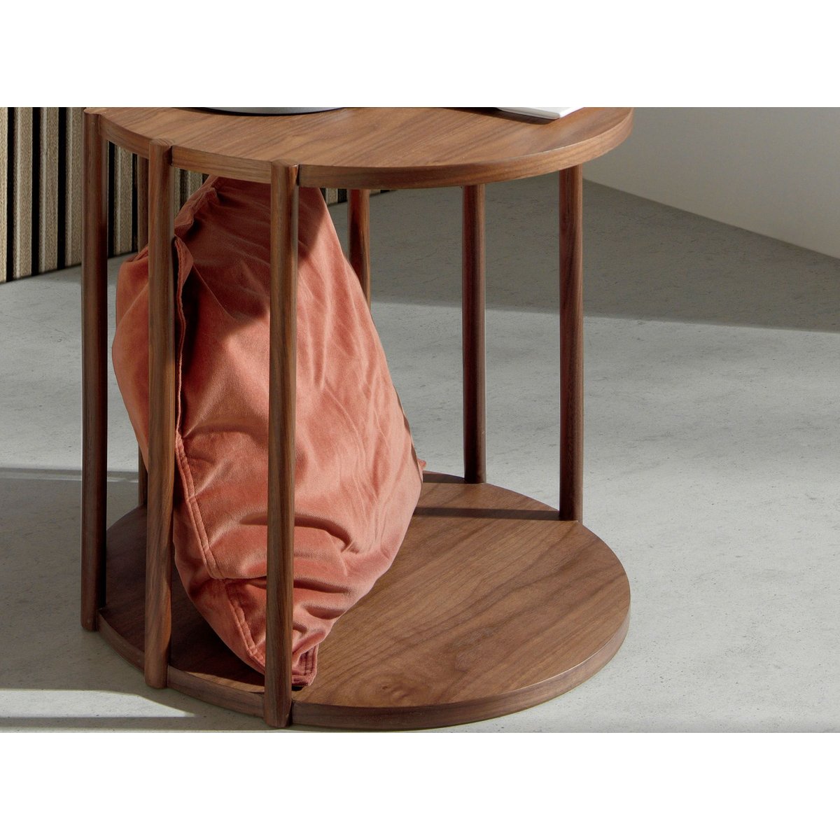 Table d'angle ronde en noyer noyer, ANGEL CERDA