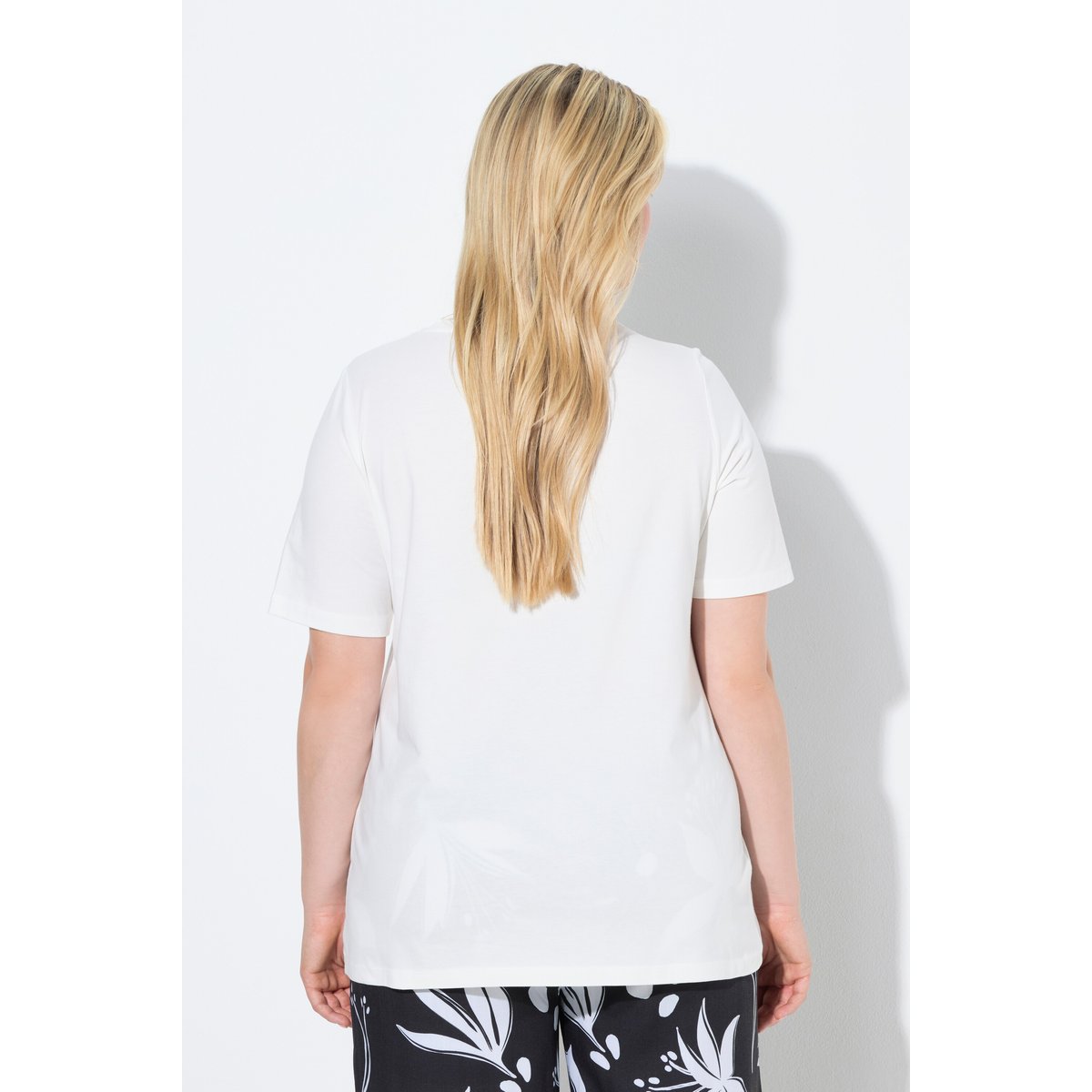 T-shirt avec fleur, coupe Classic Fit blanc cassé, ULLA POPKEN