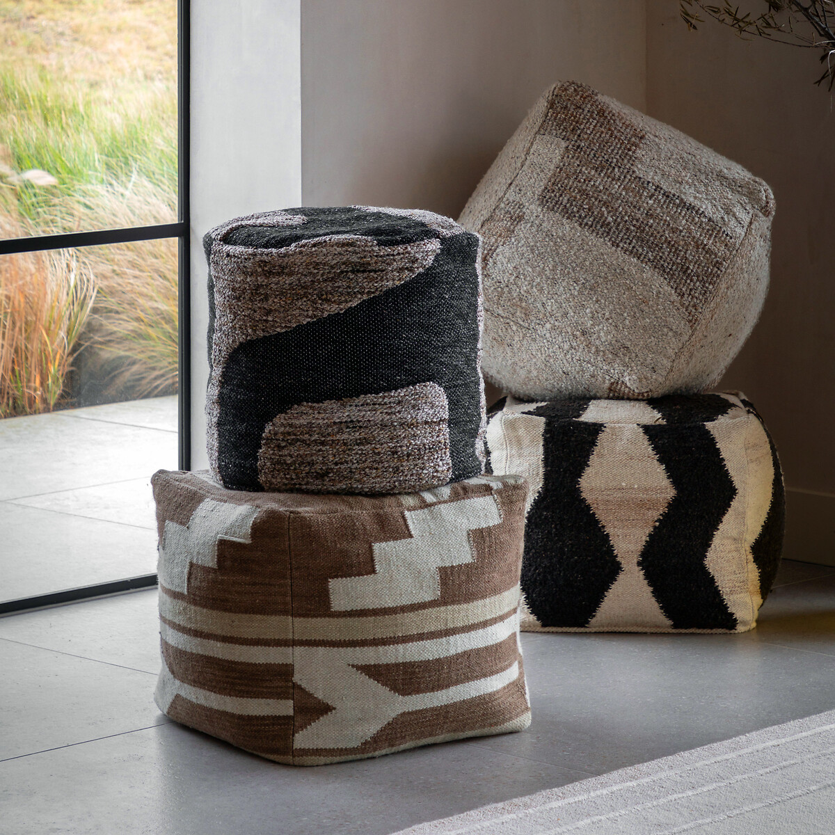 Beckett Mono Graphic Drum Pouffe black/white, SO'HOME