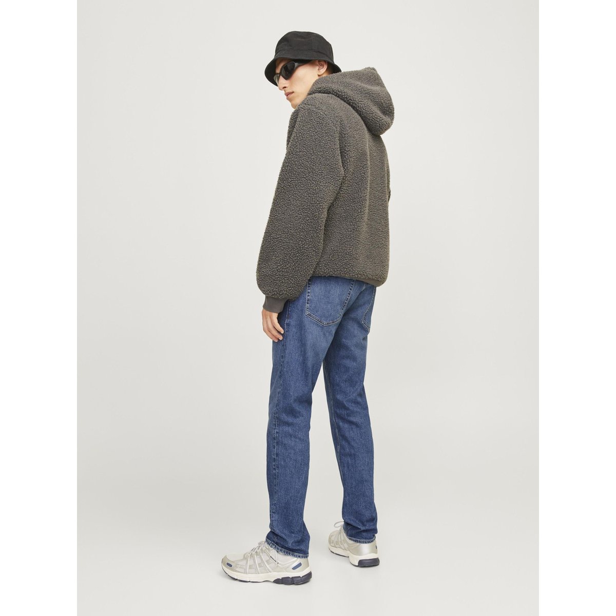Jean Coupe Tapered medium blue denim, aprel