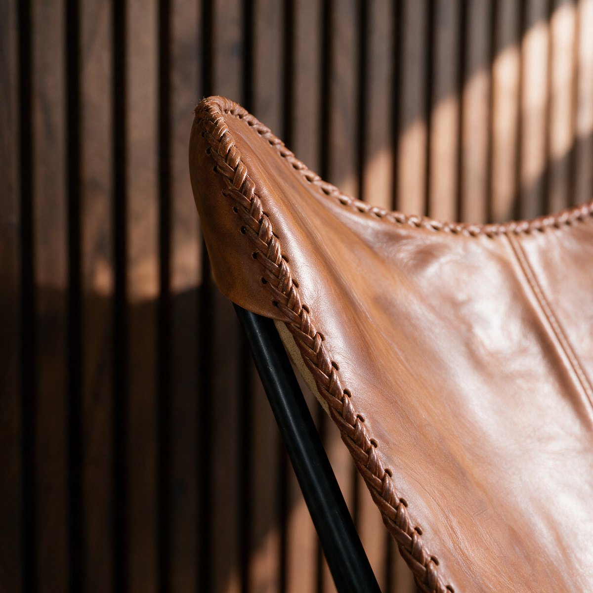 Fauteuil papillon en cuir de buffle - OCTAVE marron, MAISON PAVANE