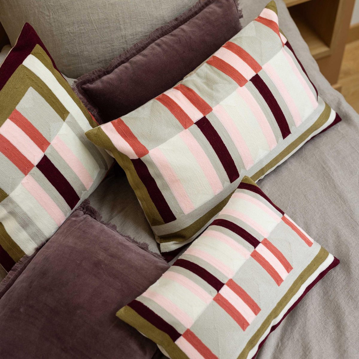 Coussin brodé Jason mousse, VIVARAISE