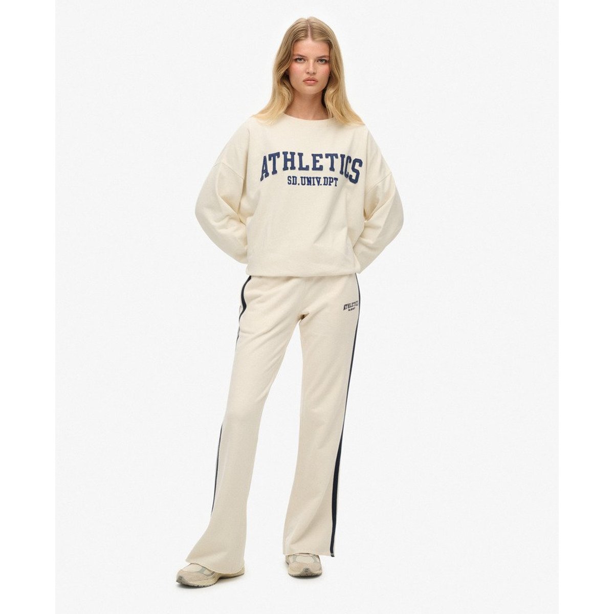 Sweatshirt Athletic Essentials à Appliqué blanc cassé os du désert, SUPERDRY