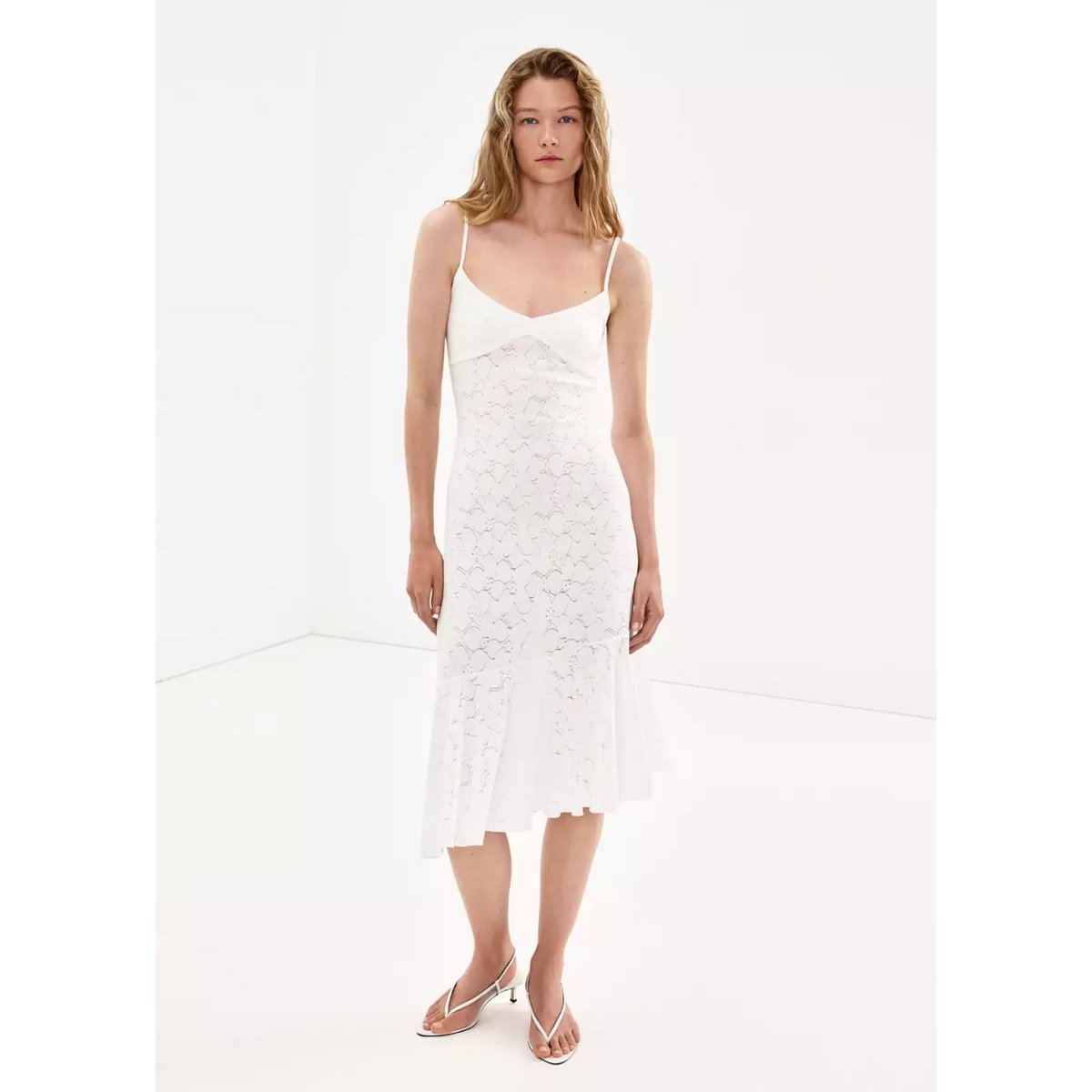 Robe ajourée à volant asymétrique blanc, MANGO