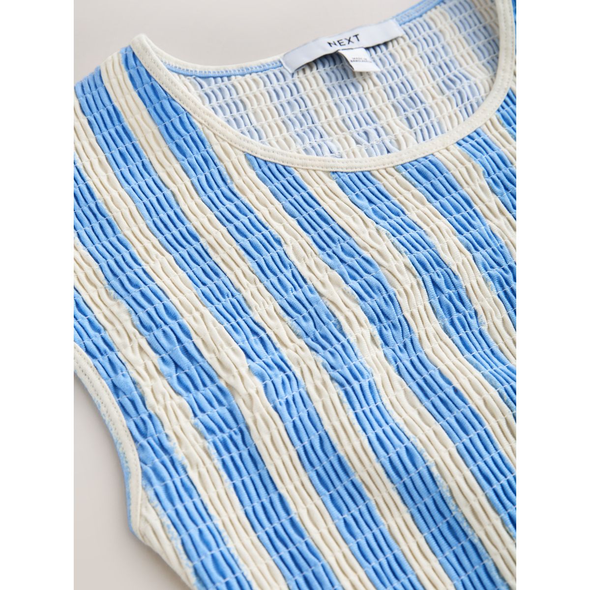 Robe mi-longue froncée en jersey à mancherons imprimé à rayures bleues et blanches avec bordure, NEXT