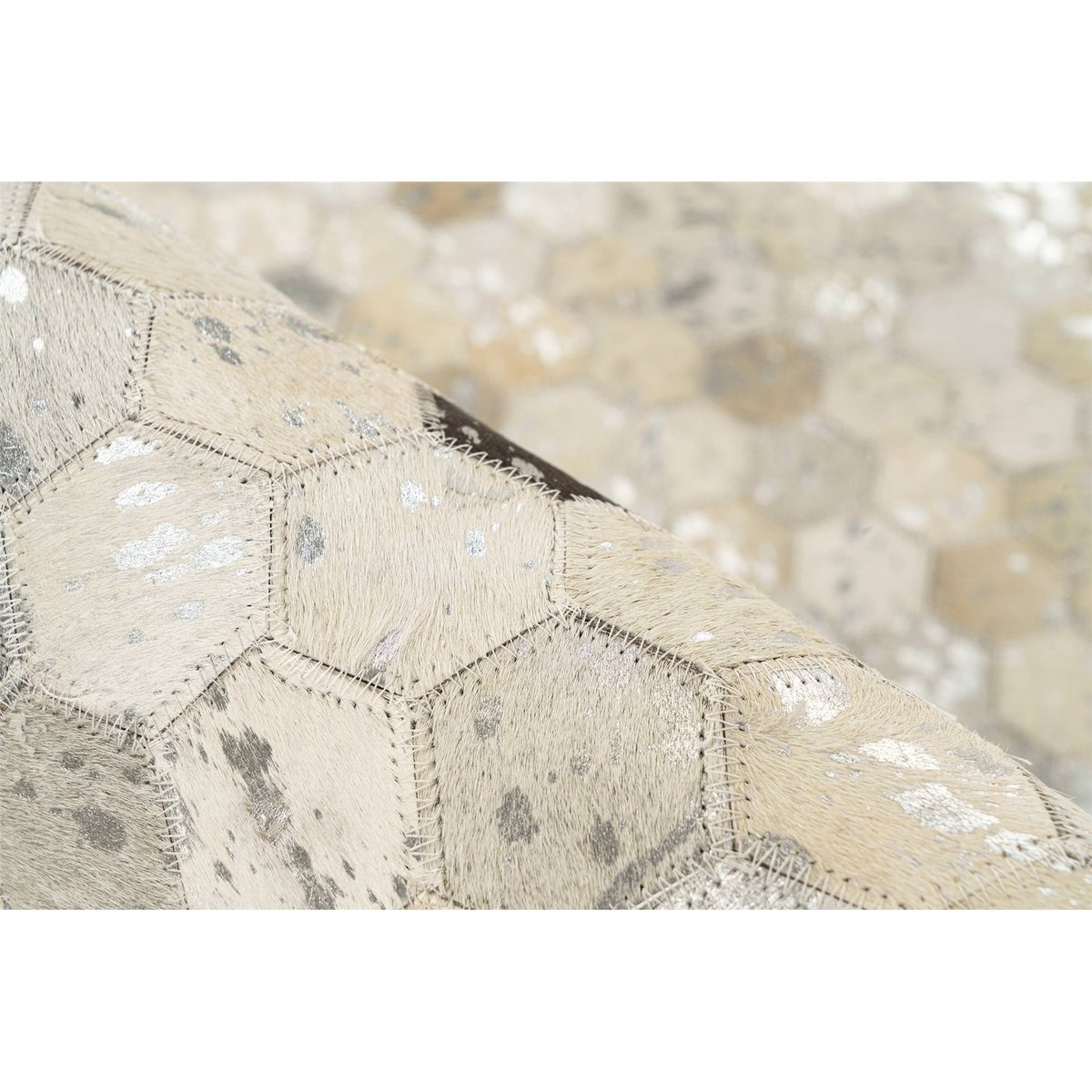 Tapis en cuir patchwork cousu main gris argent nuancé beige et blanc, ARTE ESPINA