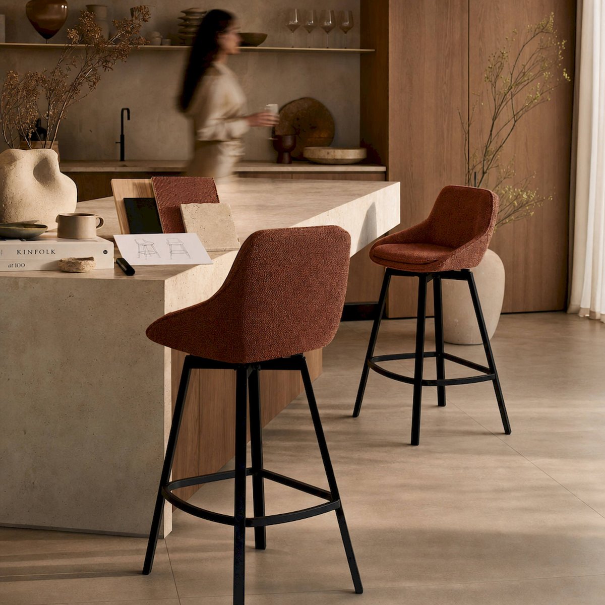 Tabouret de bar collection VACIO en acier rouge foncé et noir, RECOLLECTION