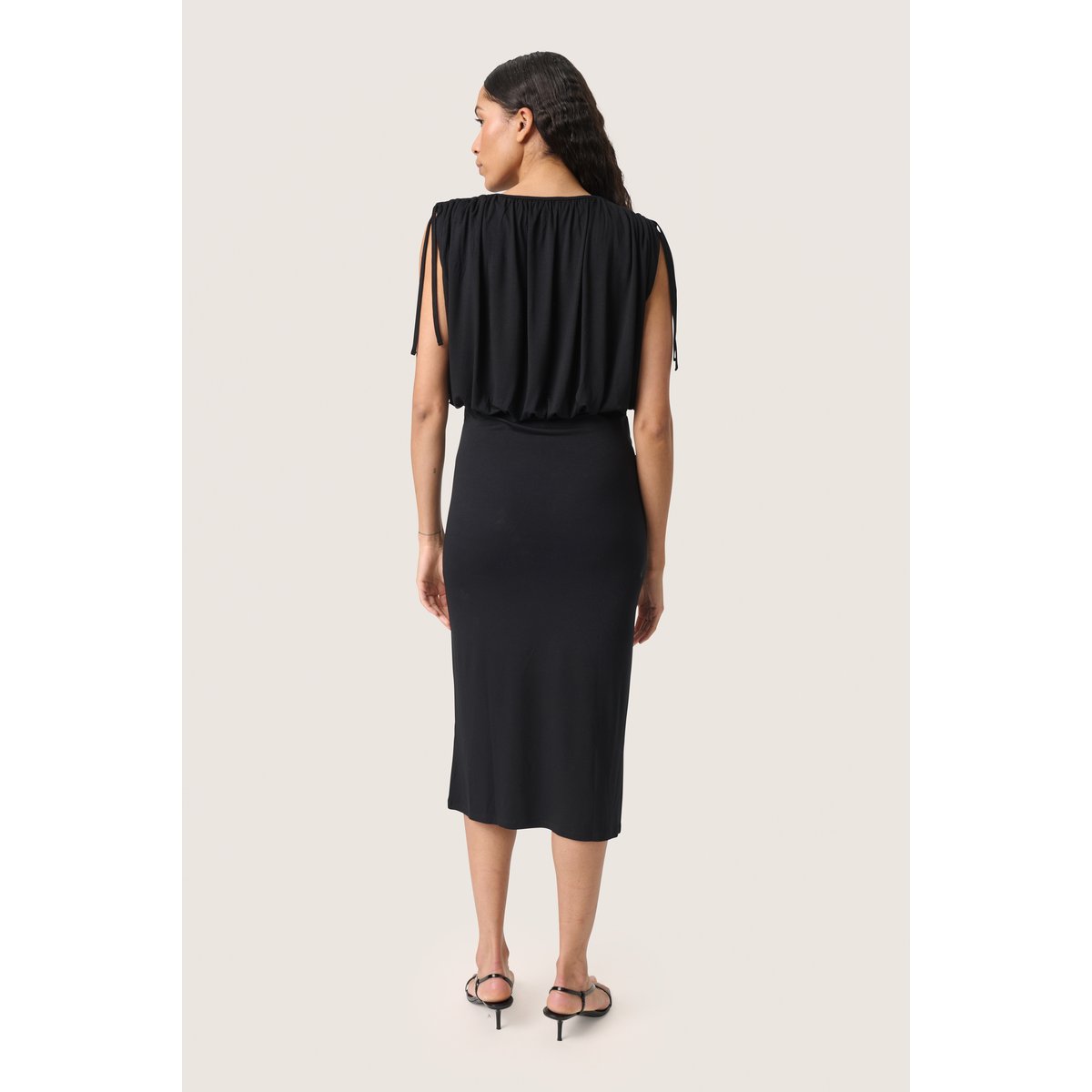 Jersey dress noir, SOAKED IN LUXURY