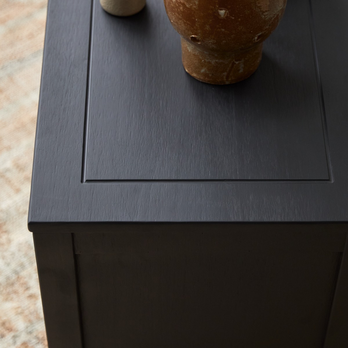 Meuble Hi-FI, TV en Pin massif, THAKI BLACK noir, TIKAMOON