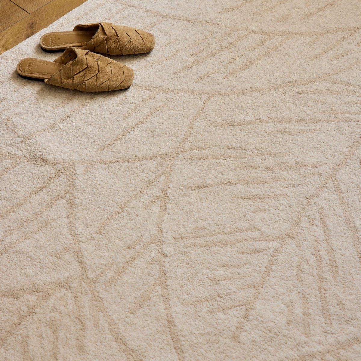 Tapis fait main en laine motif feuille CÈDRE BLANC crème, NAZAR RUGS X PANTONE
