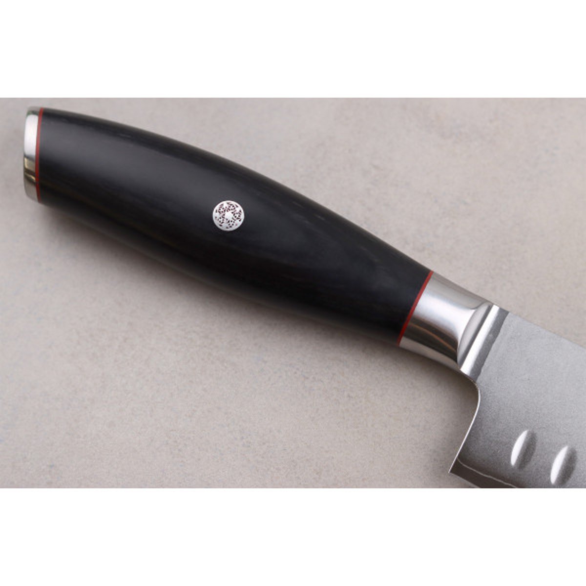 Couteau modèle santoku Fujiko Black 18cm manche en pakka v002228, WUSAKI