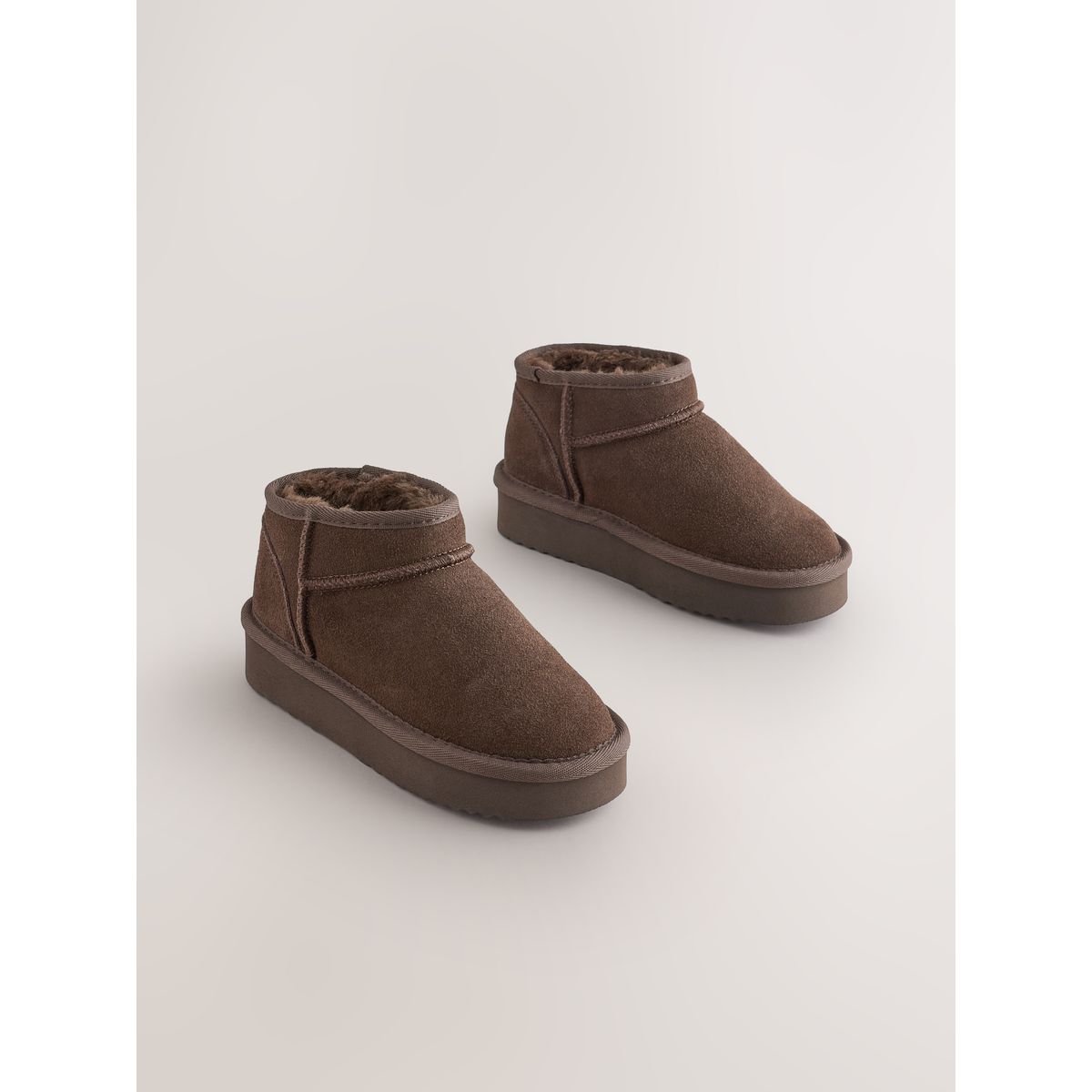 Bottines en daim à enfiler marron chocolat, NEXT