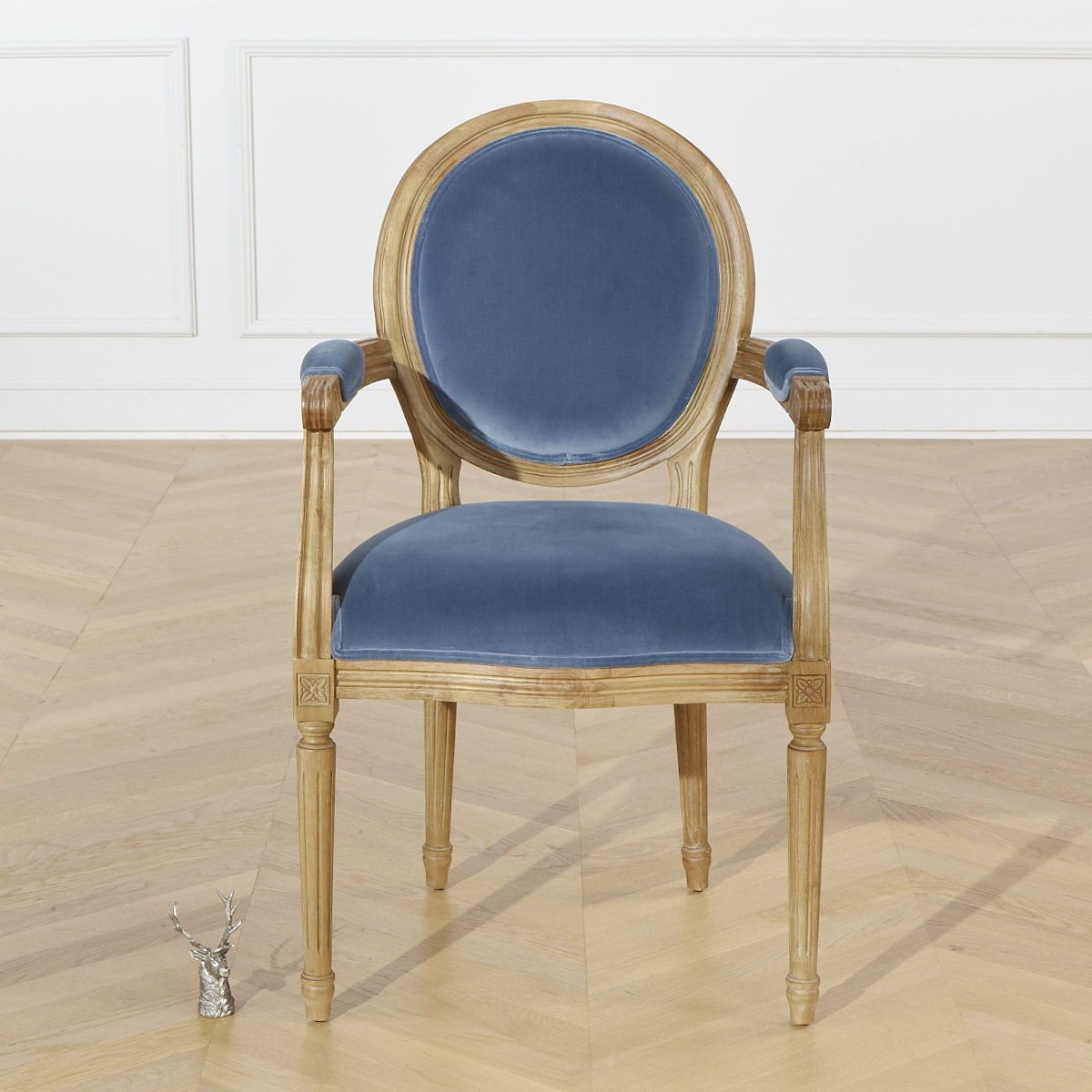 Fauteuil de table style classique en bois et velours MEDAILLON bleu louis, ROBIN DES BOIS