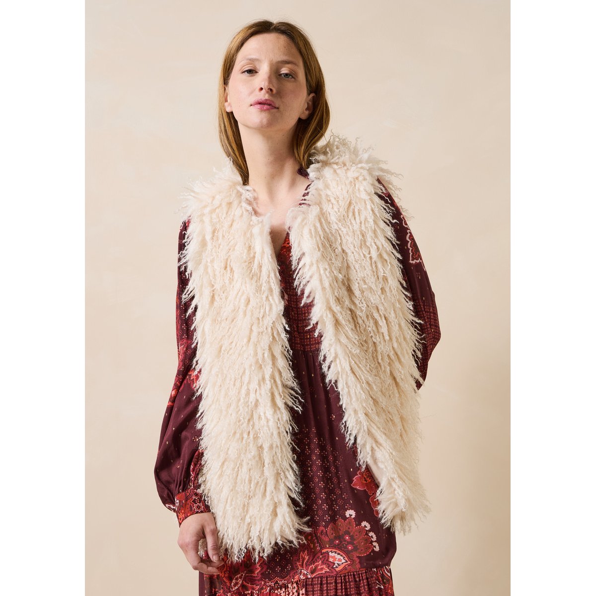 Veste courte en imitation fourrure sans manches ecru, LA FEE MARABOUTEE