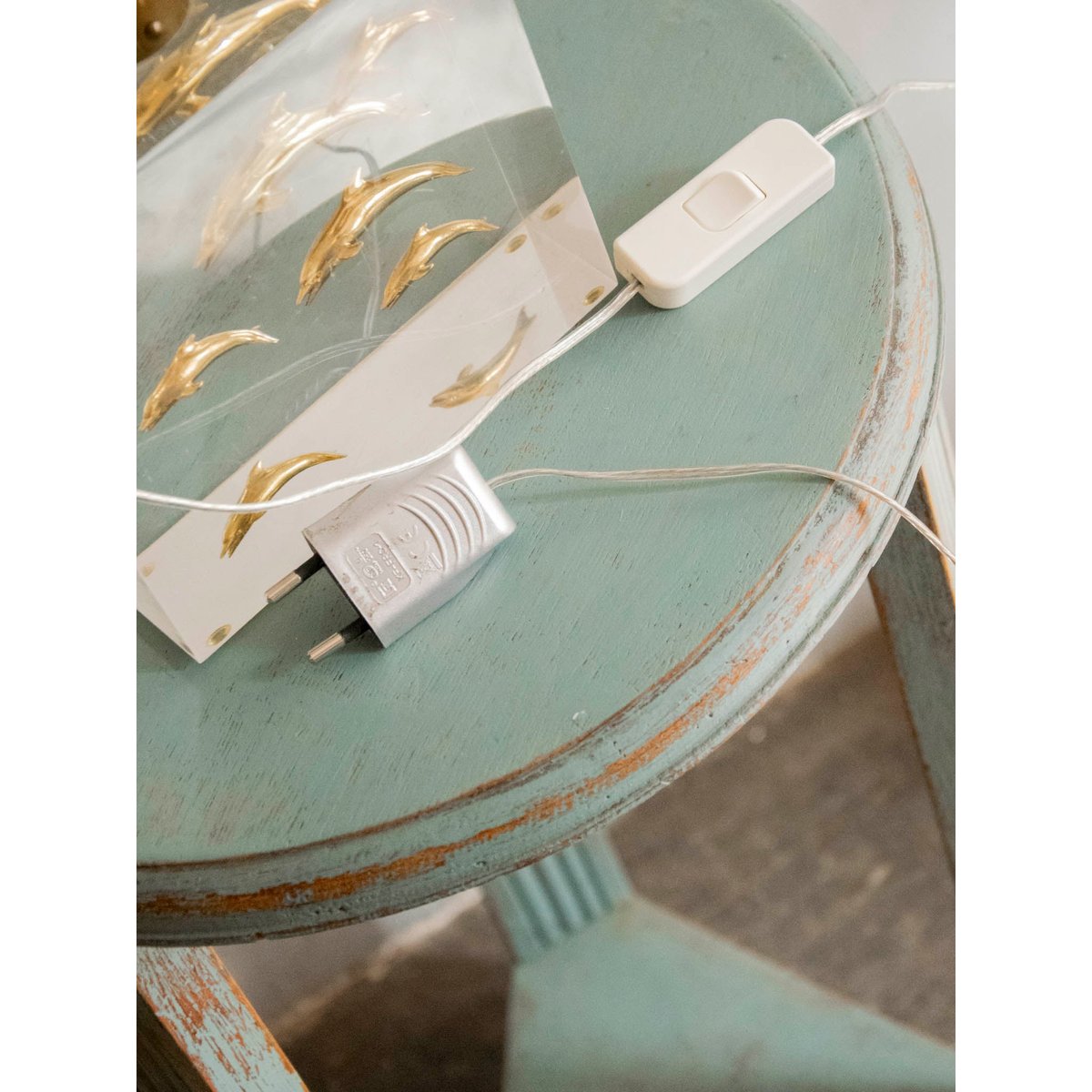 Lampe aux dauphins sculptés Suzanne N°642 - Bon état transparent, DEBONGOUT