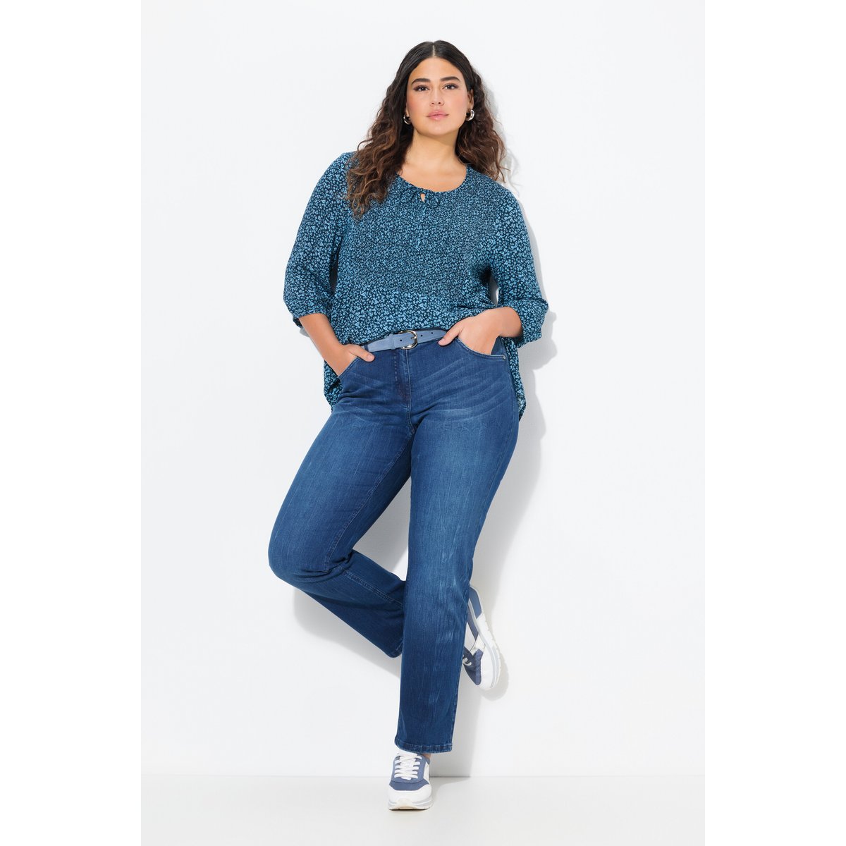 Jean Mandy, jambe droite et large bleu jean, ULLA POPKEN