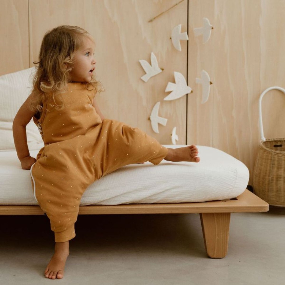 Gigoteuse à pieds avec chaussettes camel, LES PETITES BILLES
