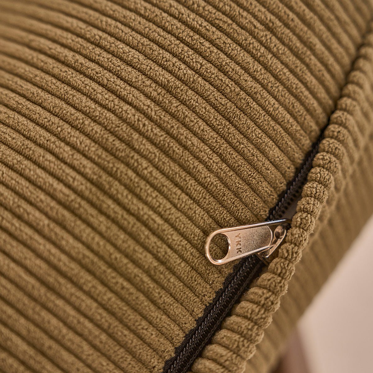 Fauteuil en bois massif et velours côtelé  ACHILLE kaki, BERAH GETAH