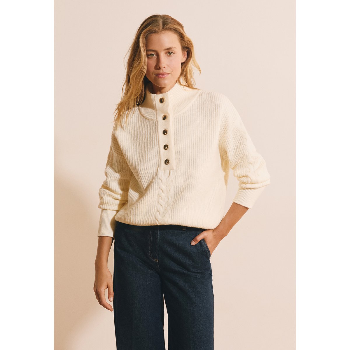 Pull manches longues avec détail bouton doré SUSIE BIG beige, ETAM