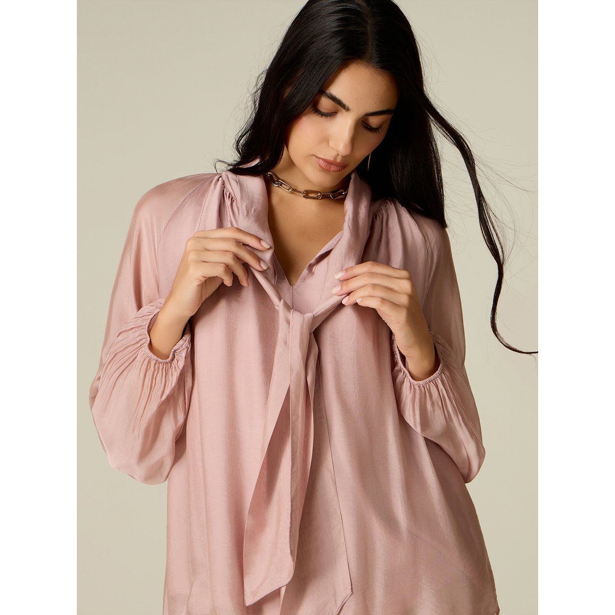 Blouse avec nœud rose, OLTRE