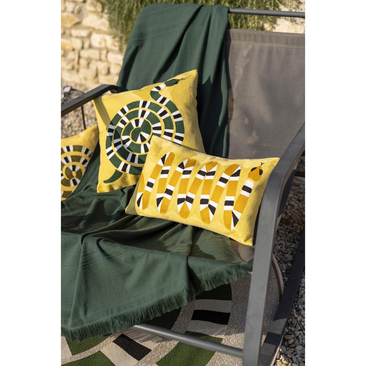 Coussin brodé Yoka mangue, VIVARAISE