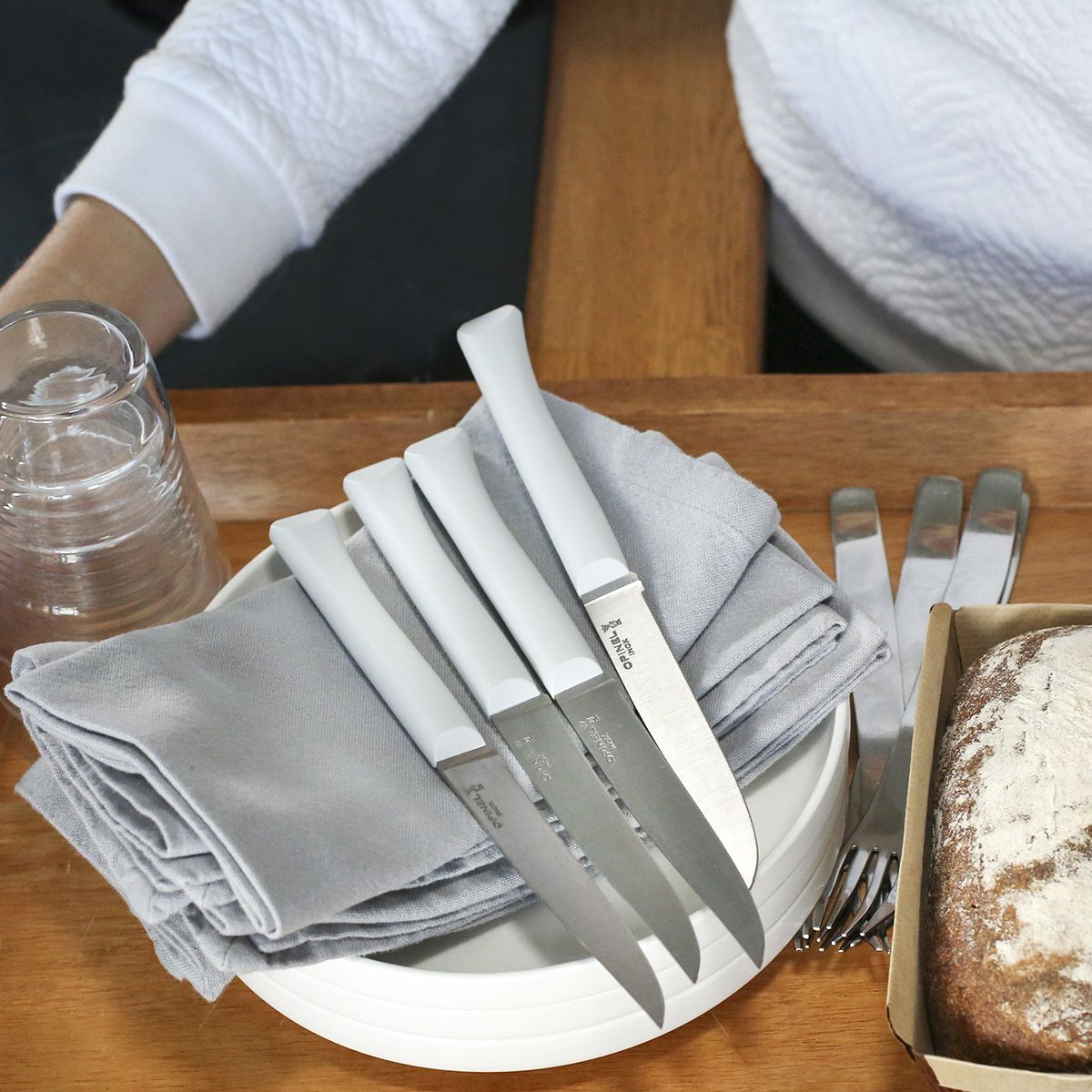 Couteau à steak Bon Appétit + Nuage 4 couteaux de table blanc, OPINEL
