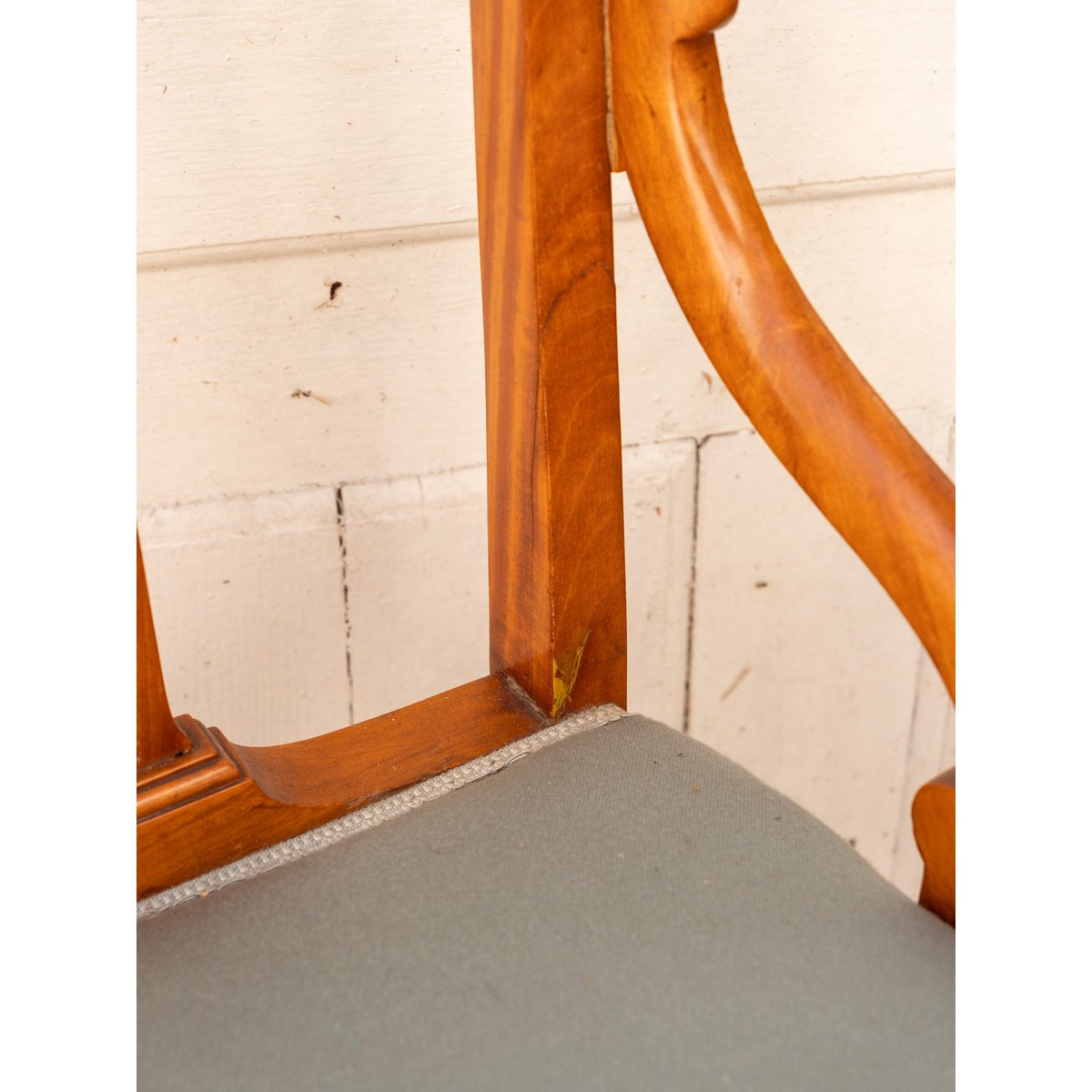 Paire de chaises en bois et tissu bleu Claude N°1455 - Bon état bois foncé, DEBONGOUT