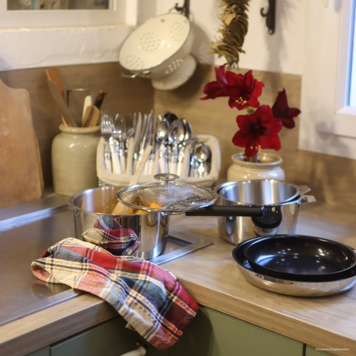 Lot 6 pièces - 3 casseroles, 2 poêles revêtement céramique et 1 poignée noire - MALICE inox, CUISINOX