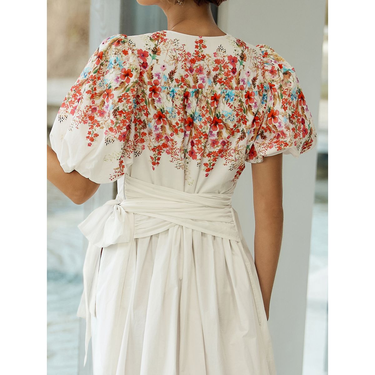 Robe mi-longue à manches bouffantes courtes imprimé floral blanc, NEXT