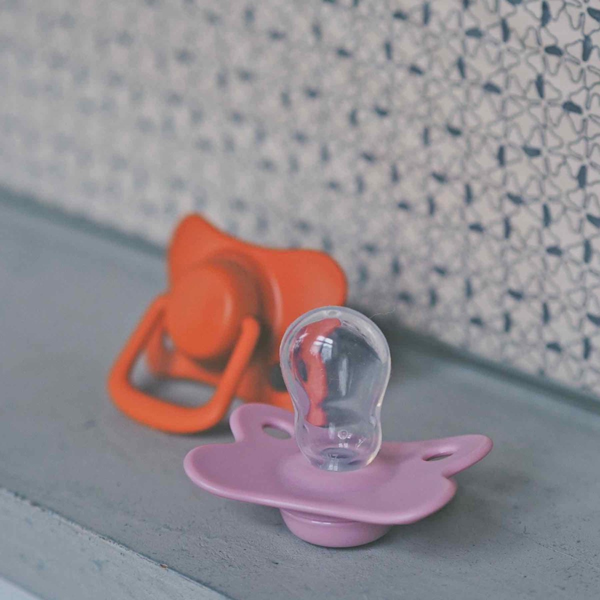 Lot 2 sucettes anatomique silicone 6m+ vieux rose, FILIBABBA