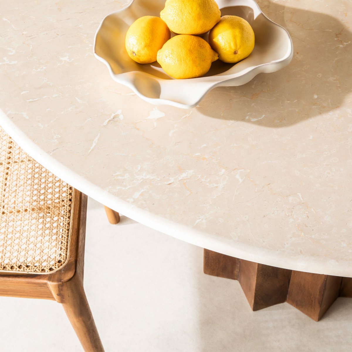 Table à manger 4 personnes ronde en marbre et bois massif- SORONG blanc ivoire, DRAWER