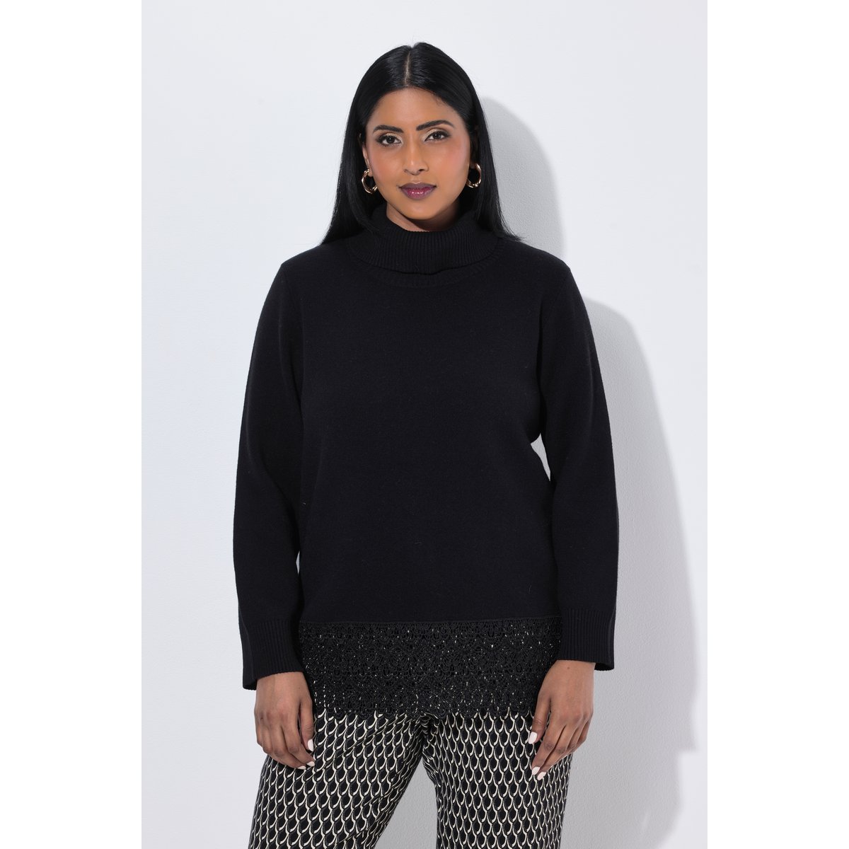 Pull avec large bordure en dentelle noir, ULLA POPKEN