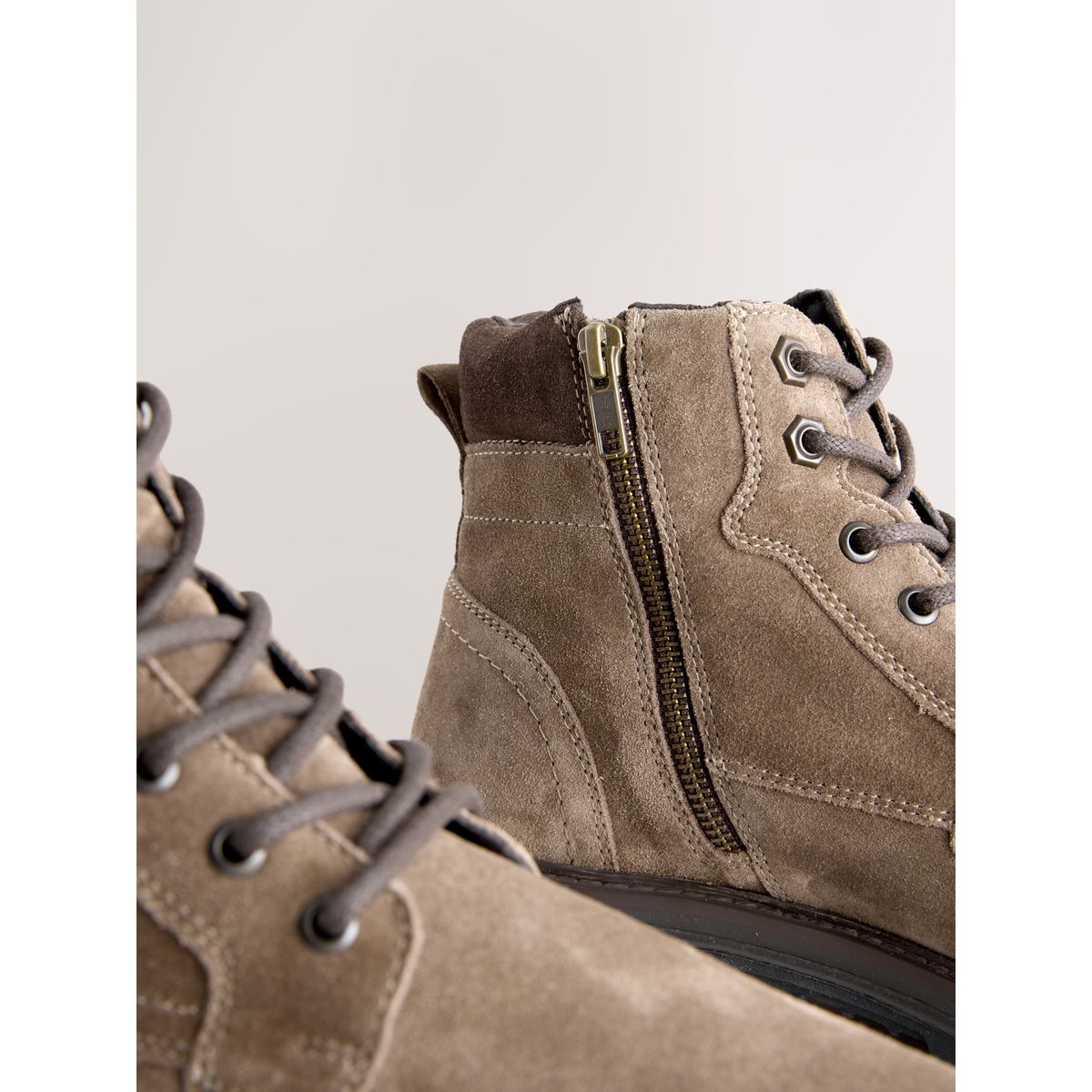 Bottes hautes zippées en cuir marron mink, NEXT