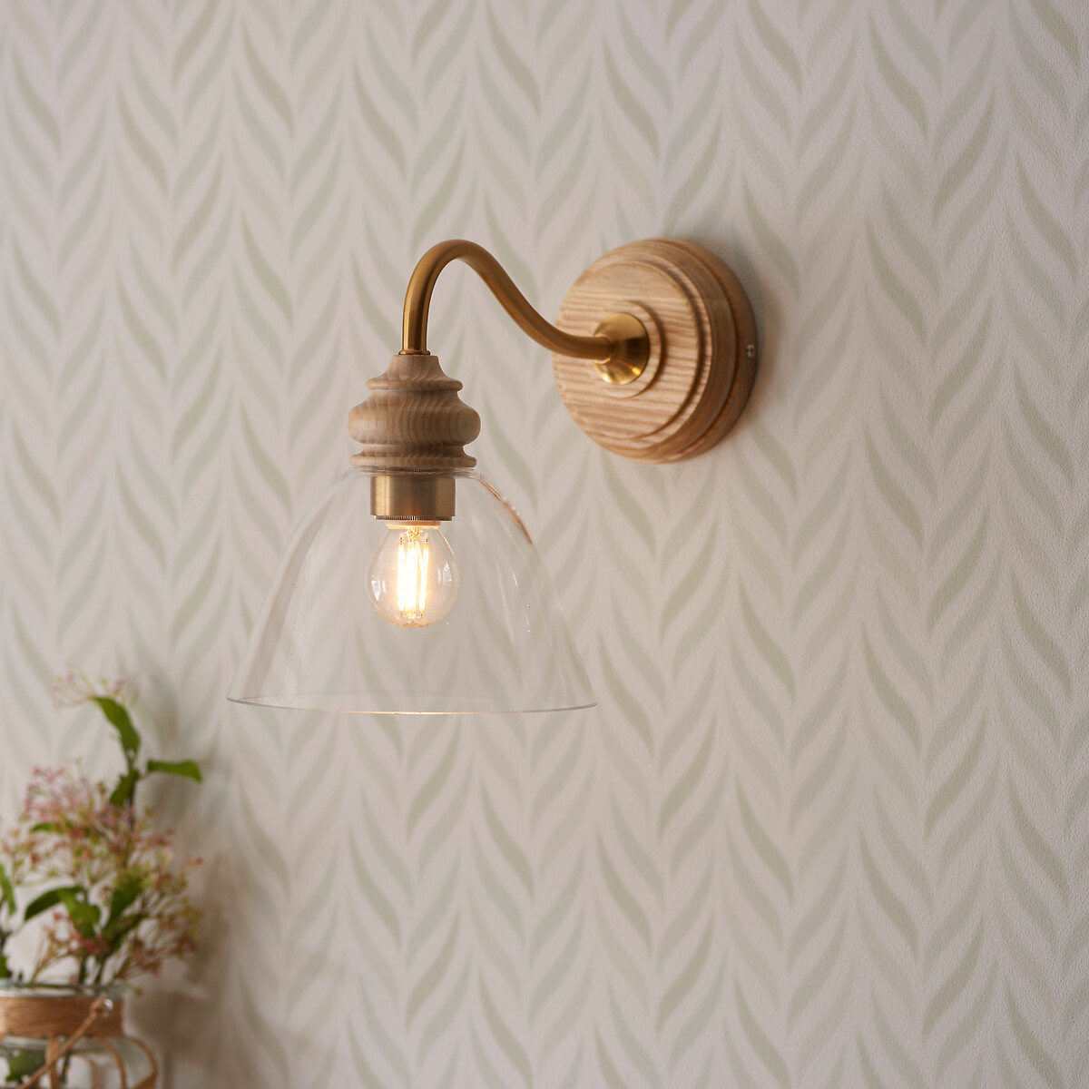 Clover Arched Wall Light in Natural Ash natural, ÉDITÉ