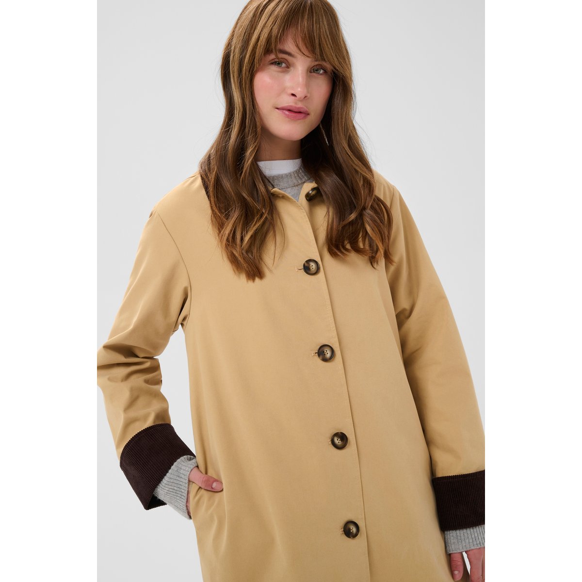 Manteau beige, CULTURE