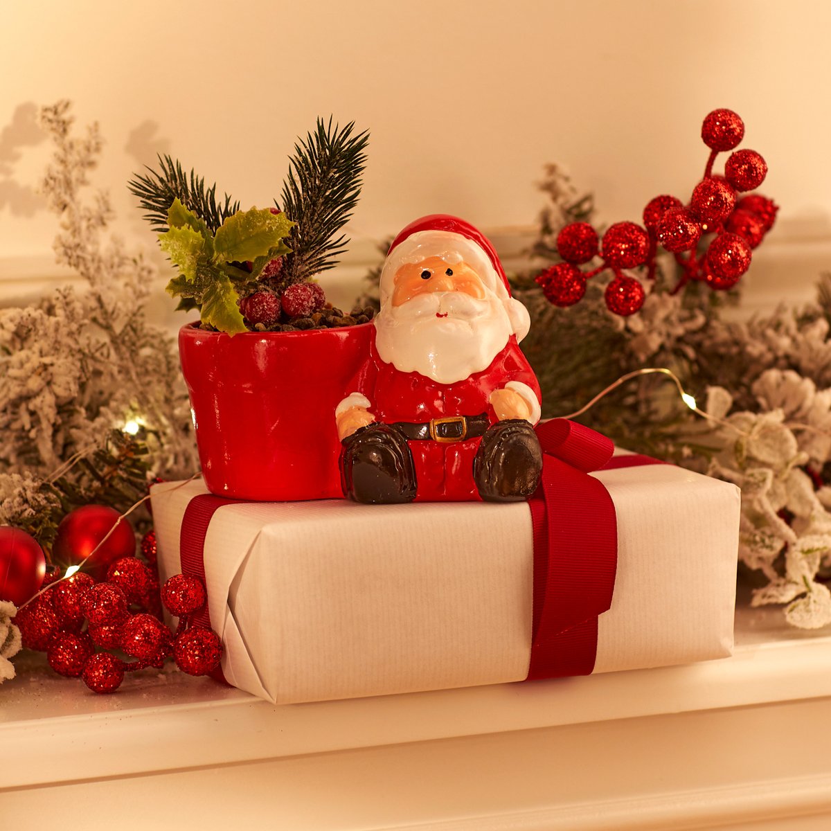 Plante en pot Père Noël et bonhomme de neige H. 13 cm model a, FEERIC LIGHTS & CHRISTMAS