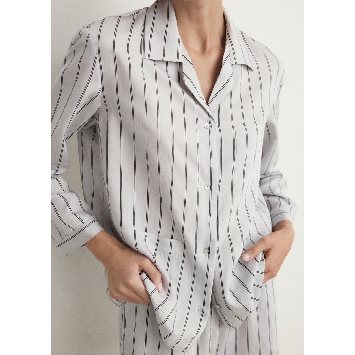 Chemise de pyjama à rayures avec poche avant gris, MANGO