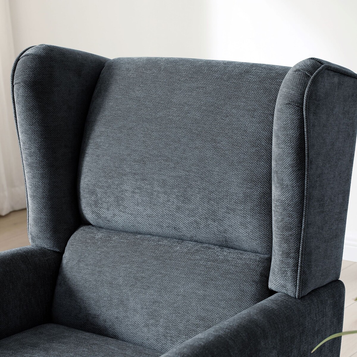 Liora Chenille Wingback Armchair denim, ÉDITÉ